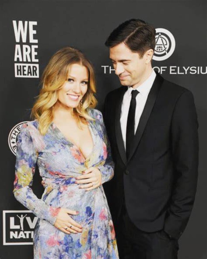Ashley Hinshaw Net Worth, Height-Weight, Wiki Biography, etc