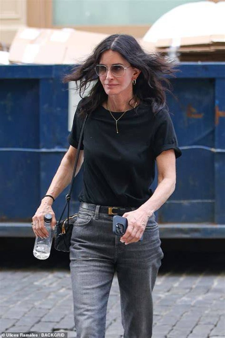 Casual: Courteney also wore dark skinny jeans and white flip flops to film scenes for the show's final season