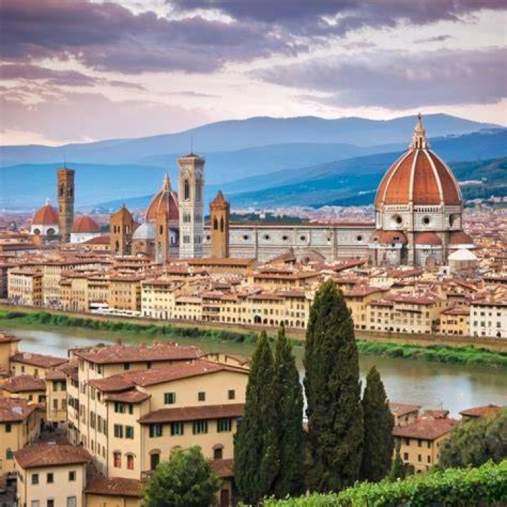 Florence was surrounded by a large crew who tended to her make-up and hair, with her blonde locks slicked back over her head
