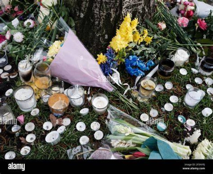 Mourners left flowers, candles, photos, and drawings&nbsp;at the scene at the Great Wall Chinese food restaurant in Forest Hills for murdered delivery man Zhiwen Yan