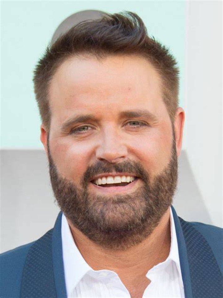Randy Houser, best known for his single Anything Goes, shared footage of him singing a cover of Keith's 2003 track, I Love This Bar, which he called one of his 'favorites'