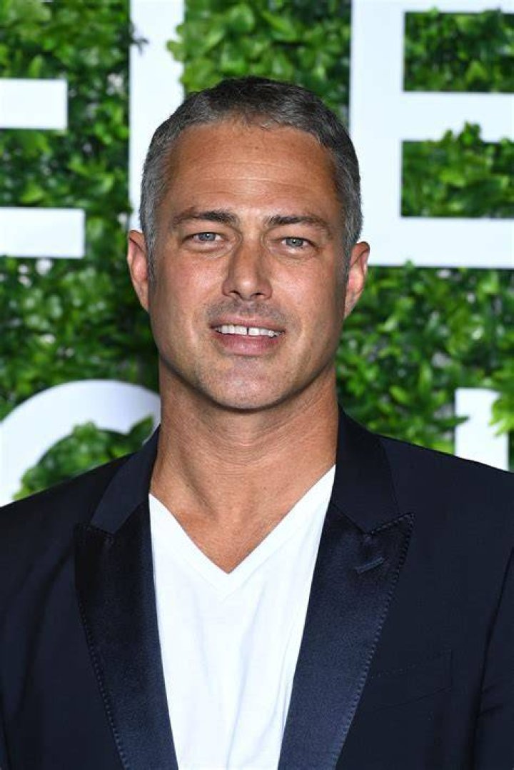 Taylor Kinney Net Worth, Height-Weight, Wiki Biography, etc