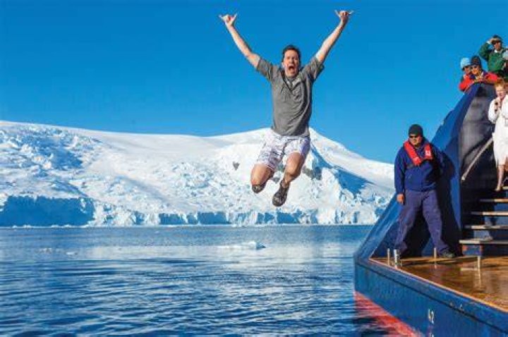 The plunge in temperatures of between 1 and 4 degrees Celsius (34 and 40 degrees Fahrenheit) took Vencl 1 minute 54 seconds